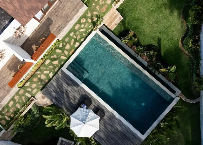 Nayandra Hotel *